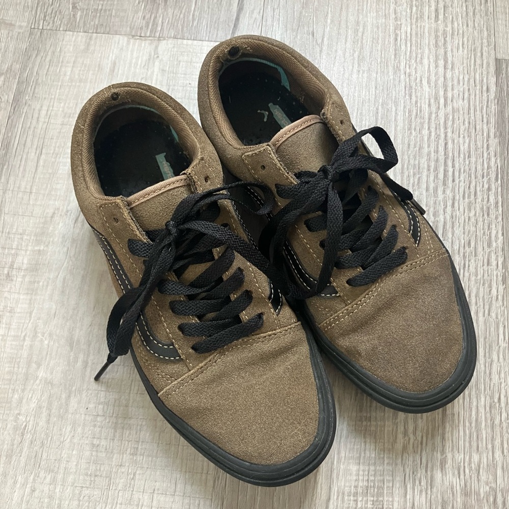 Vans Unisex Green/Tan Classic Sneakers - Women’s 7
